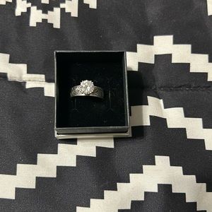 Fanning jewelry ring